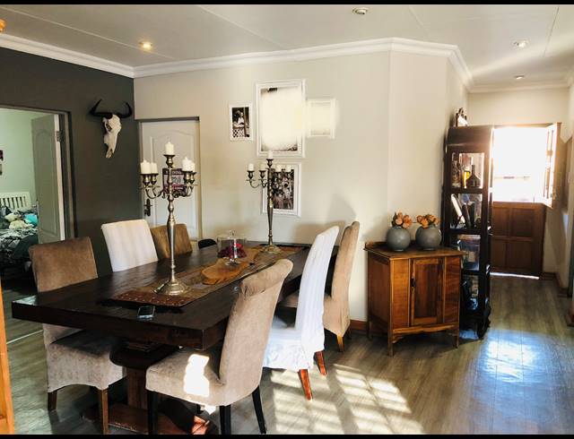 3 BEDROOM FREEHOLD FOR SALE IN ROBERTS ESTATE